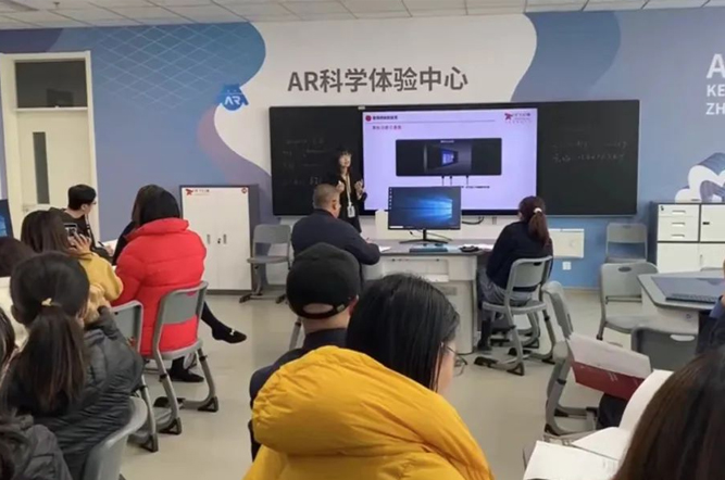 青島西海岸新區(qū)五臺(tái)山路小學(xué)：讓每個(gè)學(xué)生感受科技的力量