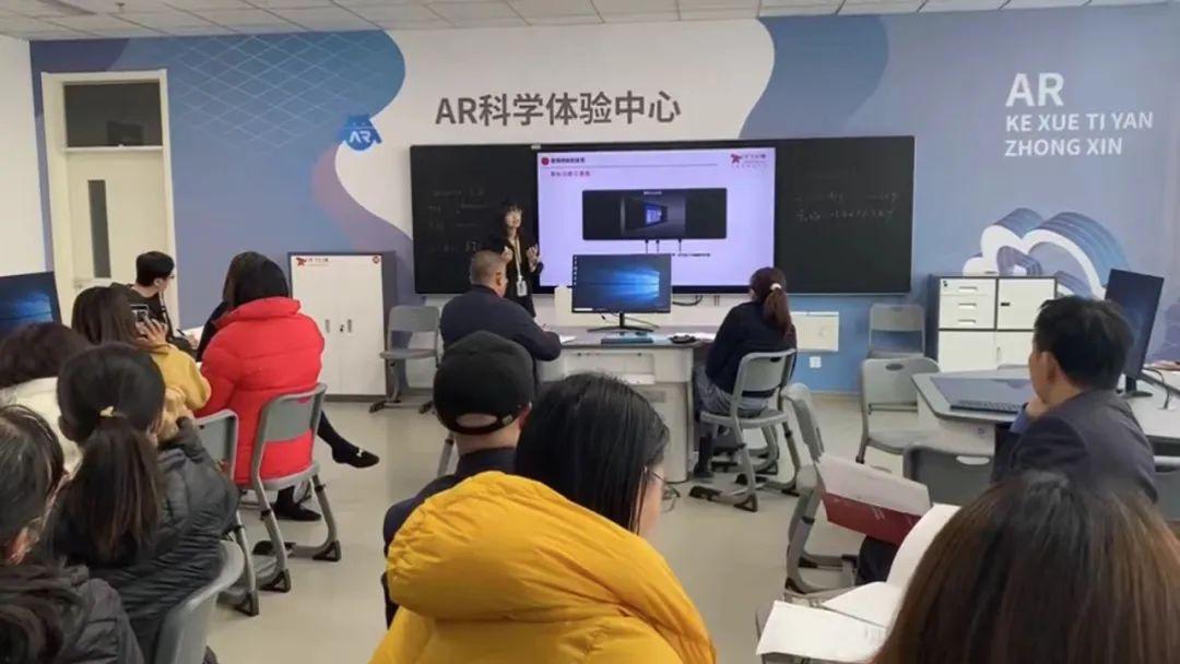 青島西海岸新區(qū)五臺山路小學(xué)：讓每個學(xué)生感受科技的力量