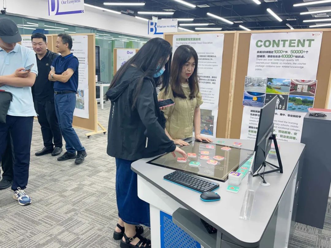 2023全球未來科技創(chuàng)新生態(tài)大會(huì)受邀企業(yè)到訊飛幻境參觀考察