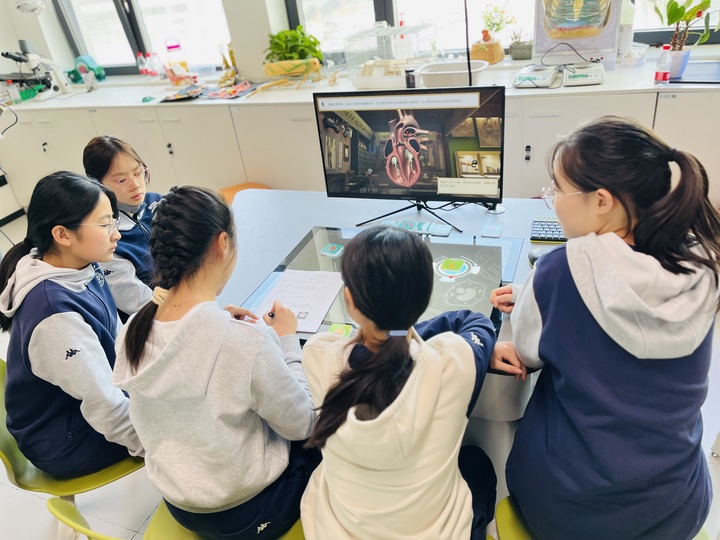 AR教學(xué)助力昌平教育現(xiàn)代化：從心臟模擬到未來課堂的探索